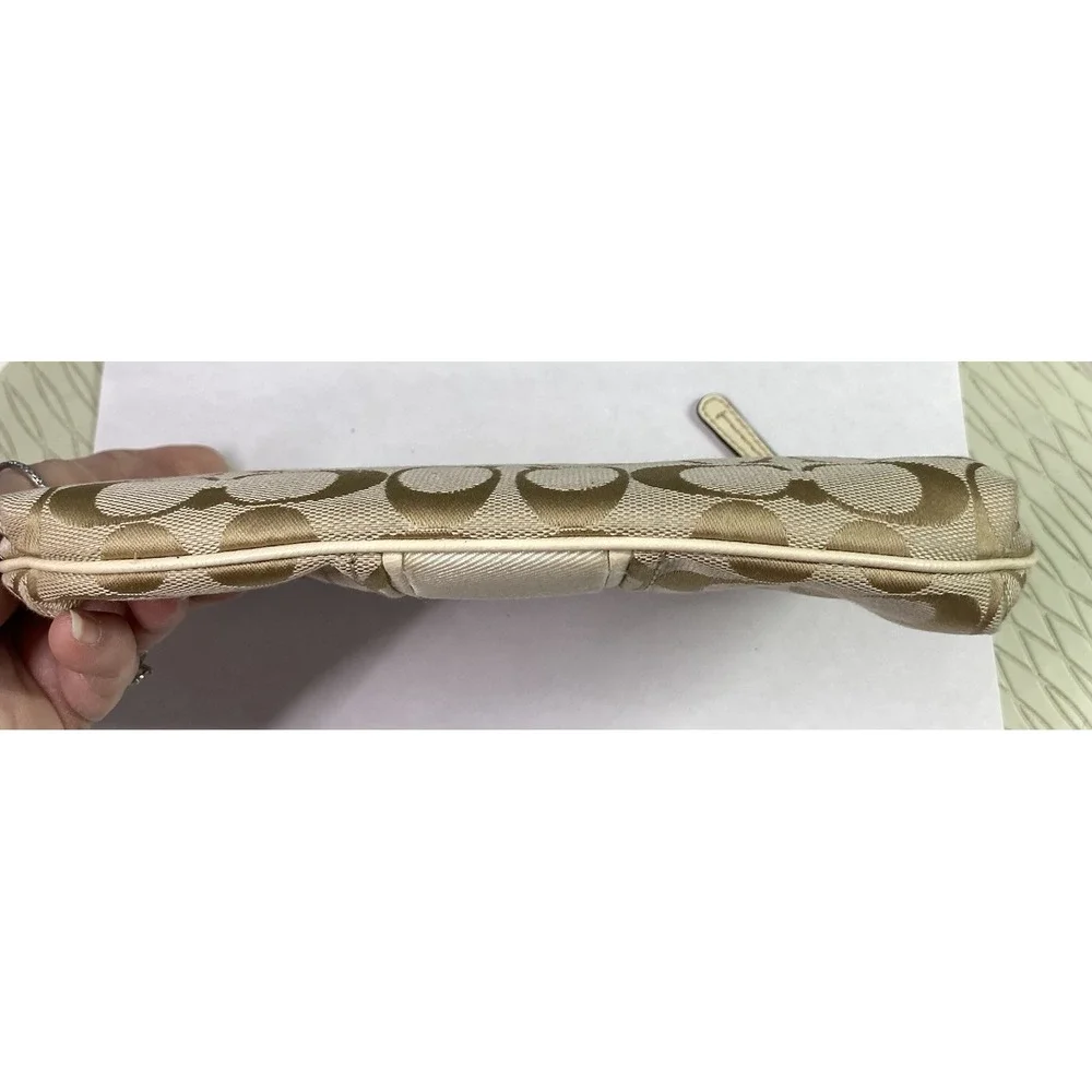 COACH Womens Ivory/Beige Wristlet Wallet Clutch Signature Logo 5.5x9x1